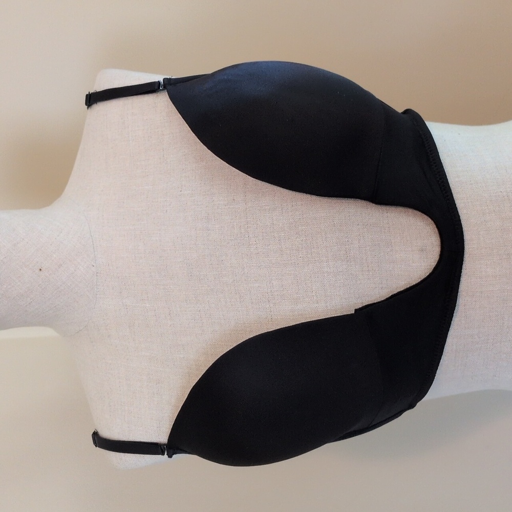 NIB 40D Deep V Bra